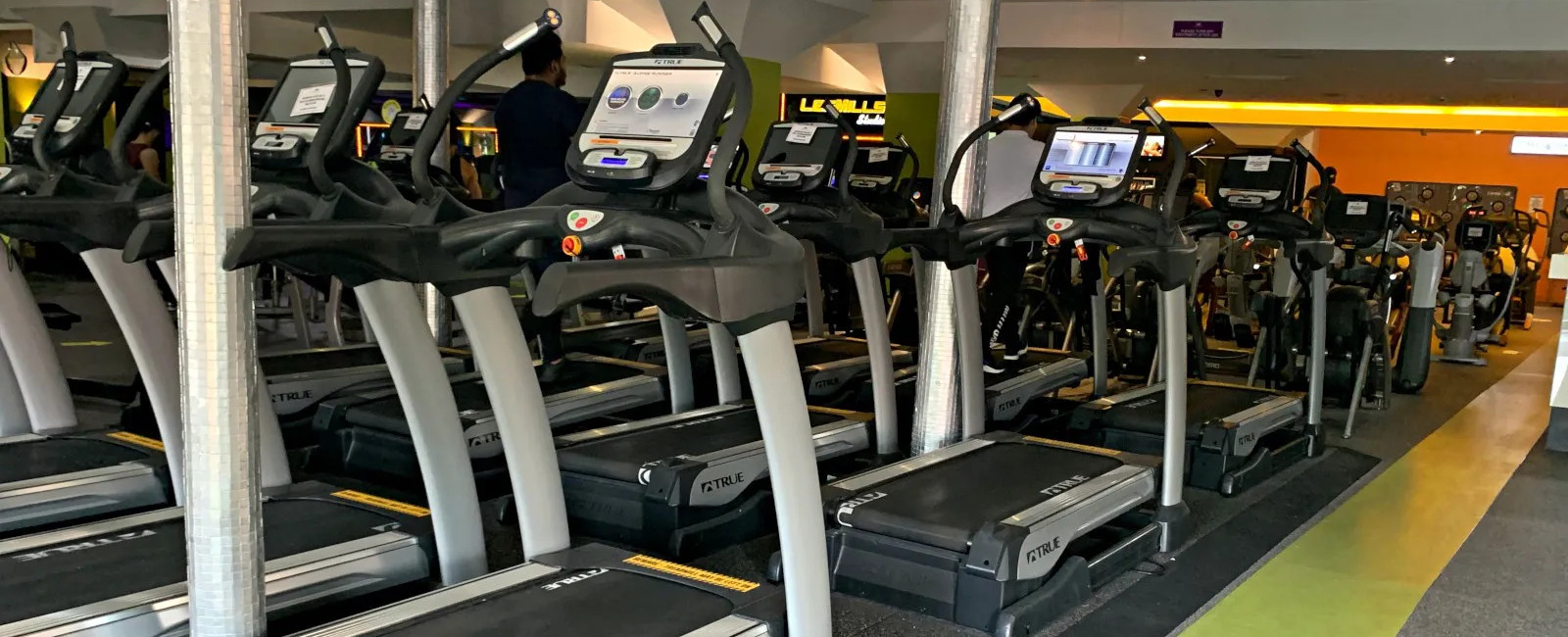 treadmills at gym in aston quay